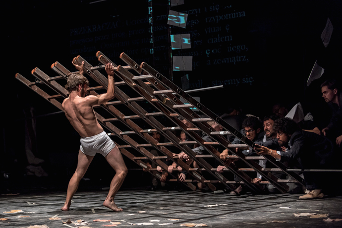 Cantieri Meticci's theatre piece: 'Acrobats...or the art of escape'
