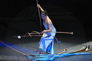 Miyoko Shida Rigolo performs the 'Sanddorn Balance'