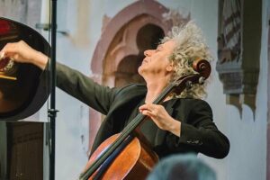 Picture of British cellist Steven Isserlis