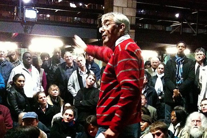 Picture of Graham Vick running through his notes with the Birmingham Opera Chorus